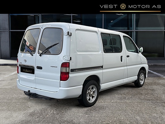 Toyota HiAce 7 of 24