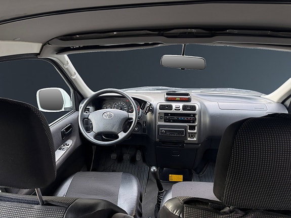 Toyota HiAce 16 of 24