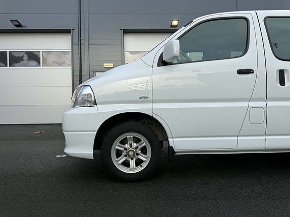 Toyota HiAce 20 of 24