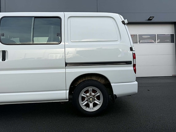 Toyota HiAce 23 of 24