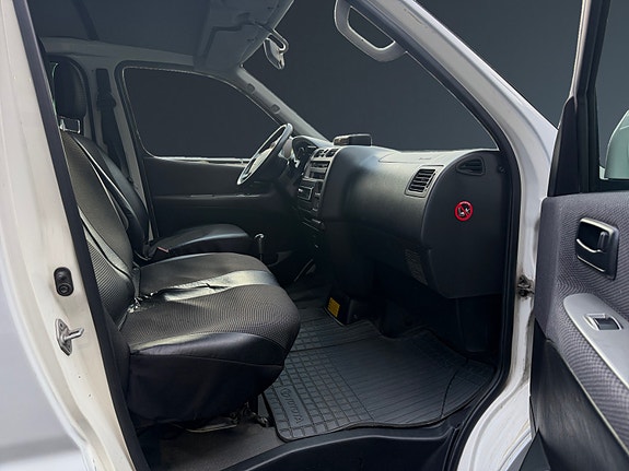 Toyota HiAce 14 of 24