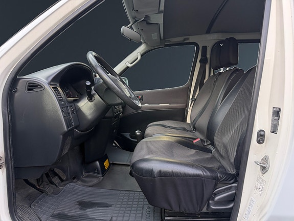 Toyota HiAce 8 of 24