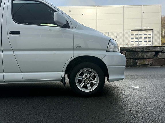 Toyota HiAce 21 of 24
