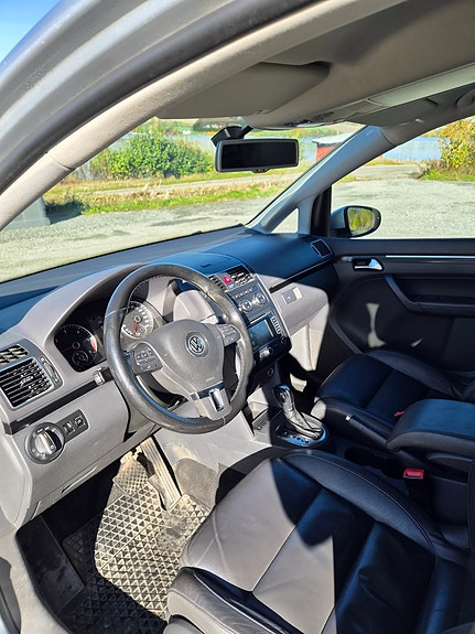 Volkswagen Touran 9 of 14