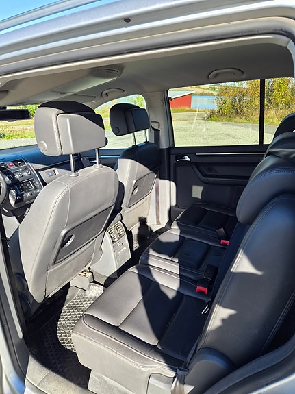 Volkswagen Touran 10 of 14