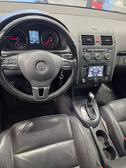 Volkswagen Touran 14 of 14