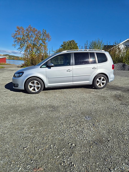 Volkswagen Touran 3 of 14