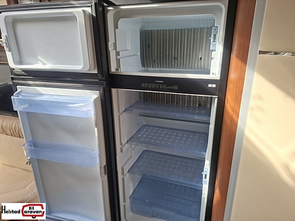 Carthago Chic E-Line I 51 177 hk Aut. A/C Solselle/ Lithium 28 of 30