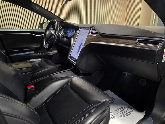 Tesla Model S 27 of 30
