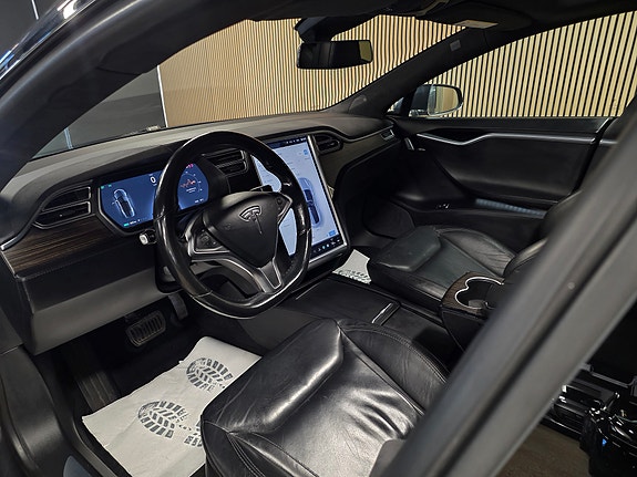 Tesla Model S 16 of 30