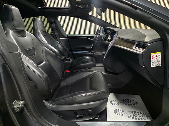 Tesla Model S 26 of 30