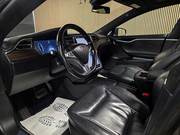 Tesla Model S 17 of 30