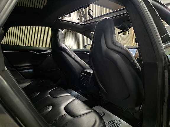 Tesla Model S 23 of 30