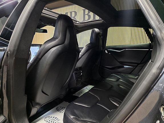 Tesla Model S 20 of 30