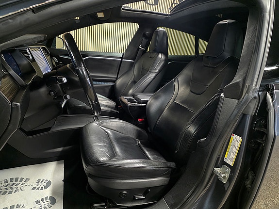 Tesla Model S 18 of 30