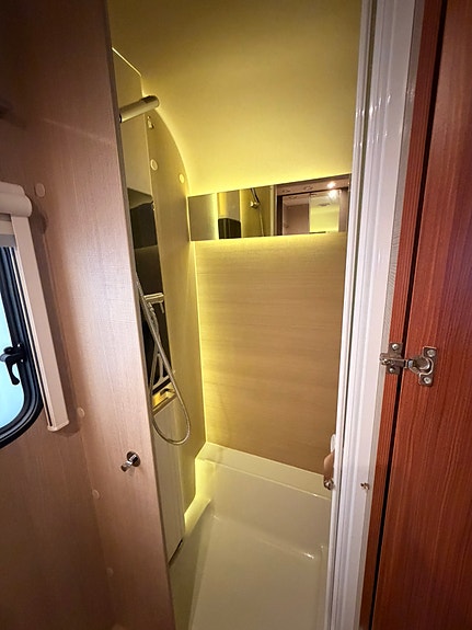 Adria Adora 563PT 15 of 20