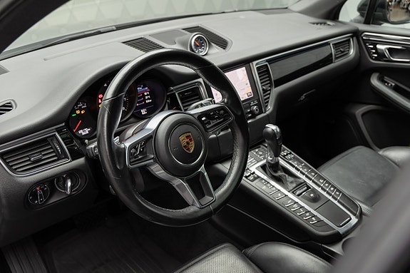 Porsche Macan 22 of 30