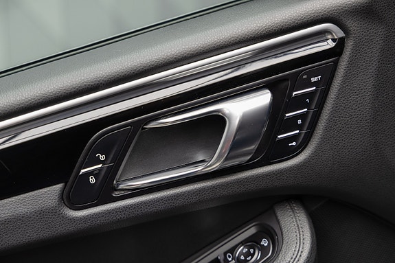 Porsche Macan 14 of 30