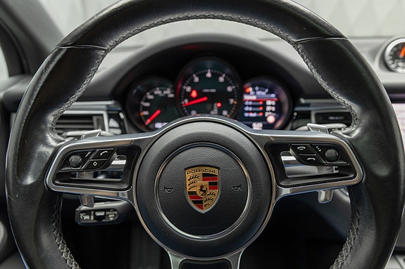 Porsche Macan 25 of 30