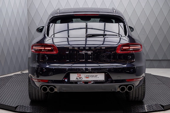 Porsche Macan 6 of 30