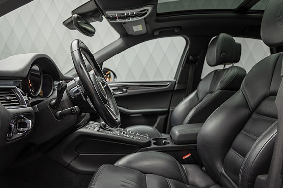 Porsche Macan 23 of 30