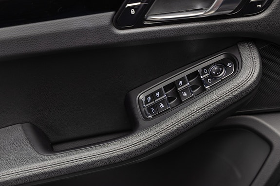 Porsche Macan 15 of 30
