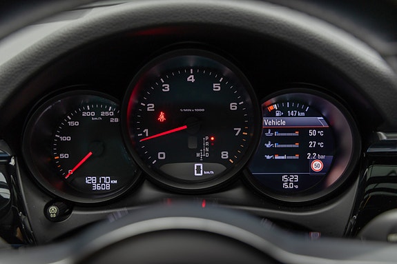 Porsche Macan 26 of 30
