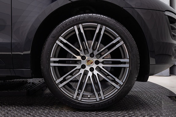 Porsche Macan 13 of 30