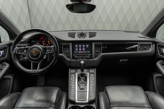 Porsche Macan 18 of 30