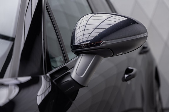 Porsche Macan 12 of 30