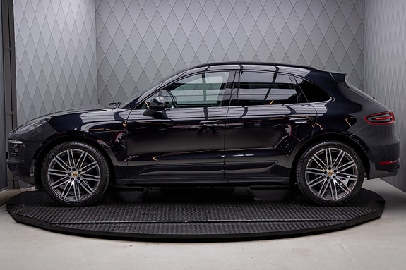 Porsche Macan 9 of 30