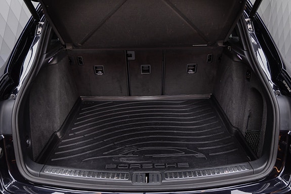 Porsche Macan 11 of 30