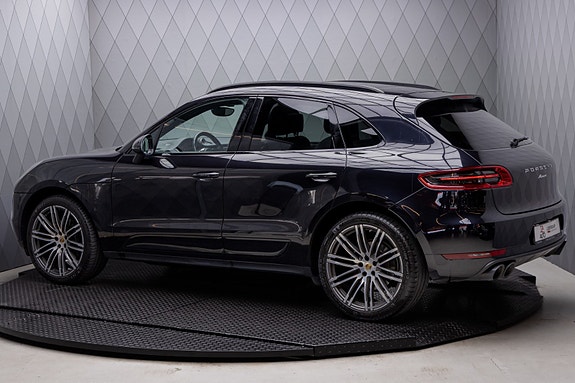 Porsche Macan 8 of 30