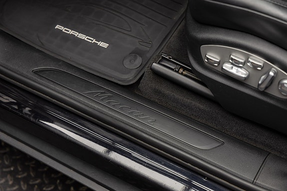 Porsche Macan 17 of 30