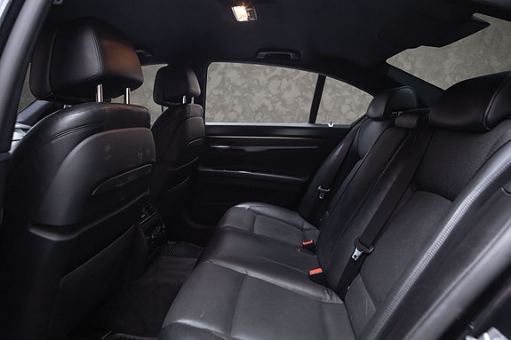 BMW 740d 24 of 30