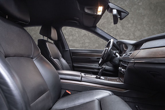 BMW 740d 28 of 30