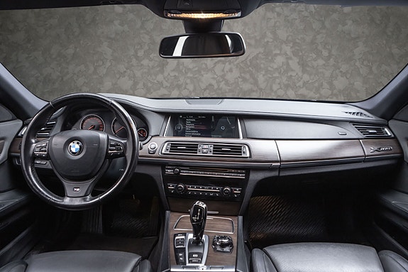 BMW 740d 25 of 30