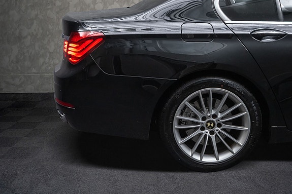 BMW 740d 10 of 30