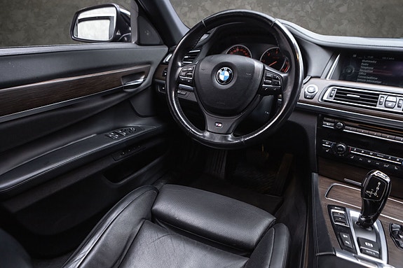 BMW 740d 26 of 30