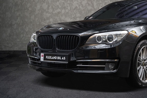BMW 740d 4 of 30