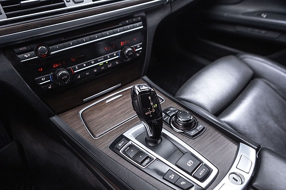 BMW 740d 18 of 30