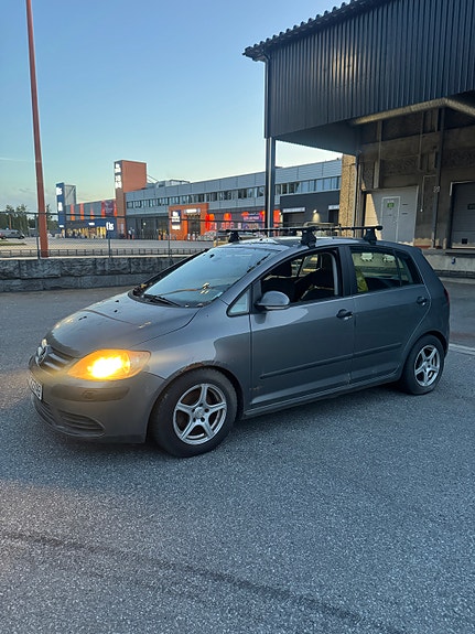 Volkswagen Golf Plus 2 of 10