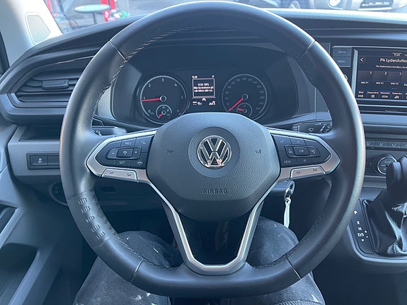 Volkswagen Caravelle 11 of 30