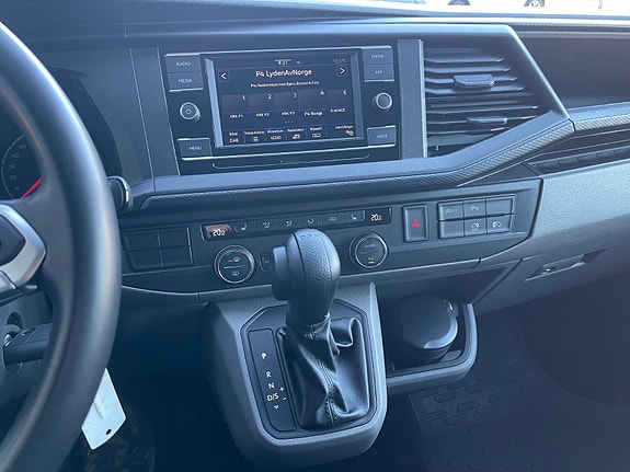 Volkswagen Caravelle 19 of 30
