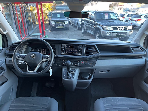 Volkswagen Caravelle 9 of 30