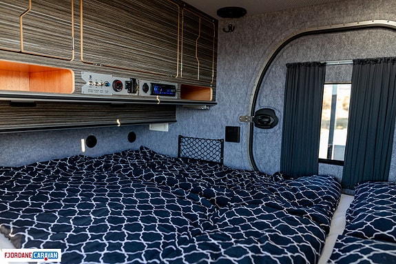 Lifestyle Camper X-Line Premium Black Edition 19 of 30