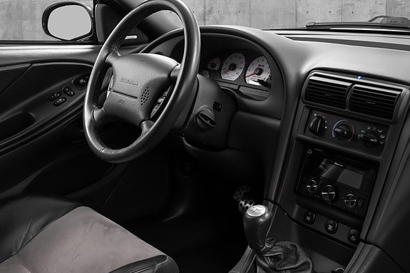 Ford Mustang 17 of 30