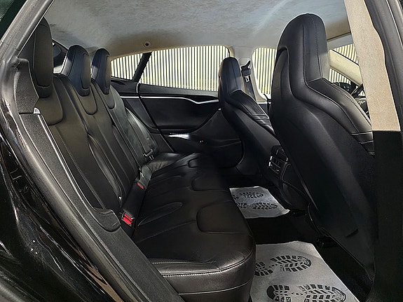 Tesla Model S 21 of 30