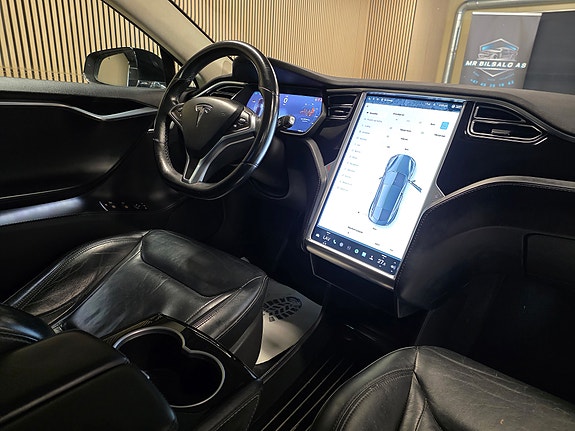 Tesla Model S 25 of 30