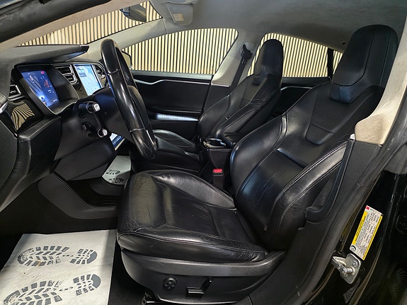 Tesla Model S 16 of 30